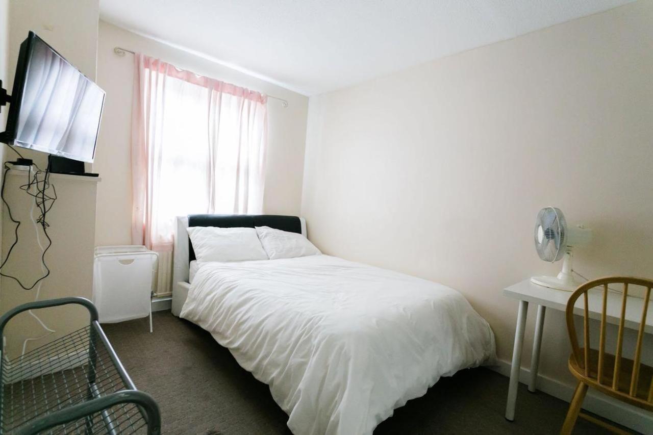 Apartment Townhouse4bedroomhouse *